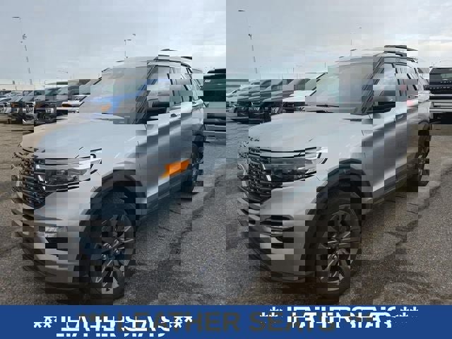 Certified 2024 Ford Explorer XLT w/ Equipment Group 202A AWD/4WD image 3