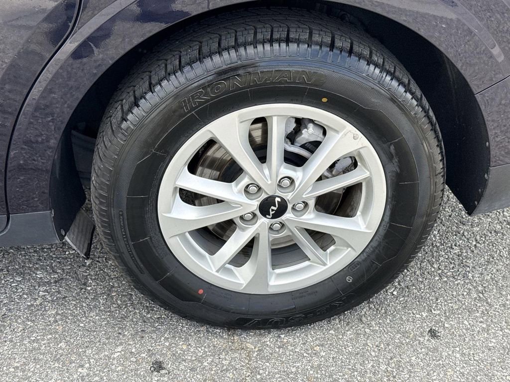 Used 2024 Kia Carnival LX image 30