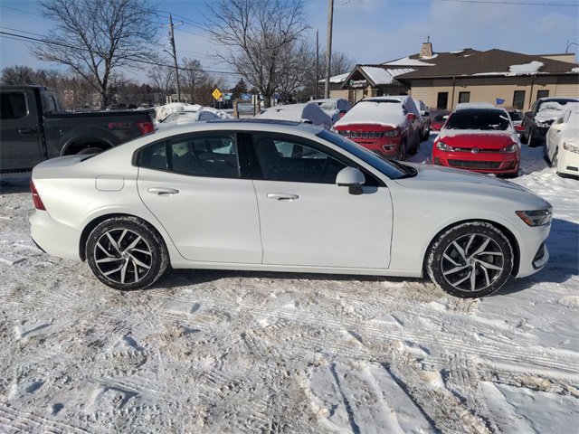 Used 2019 Volvo S60 T5 Momentum w/ Premium Package image 6