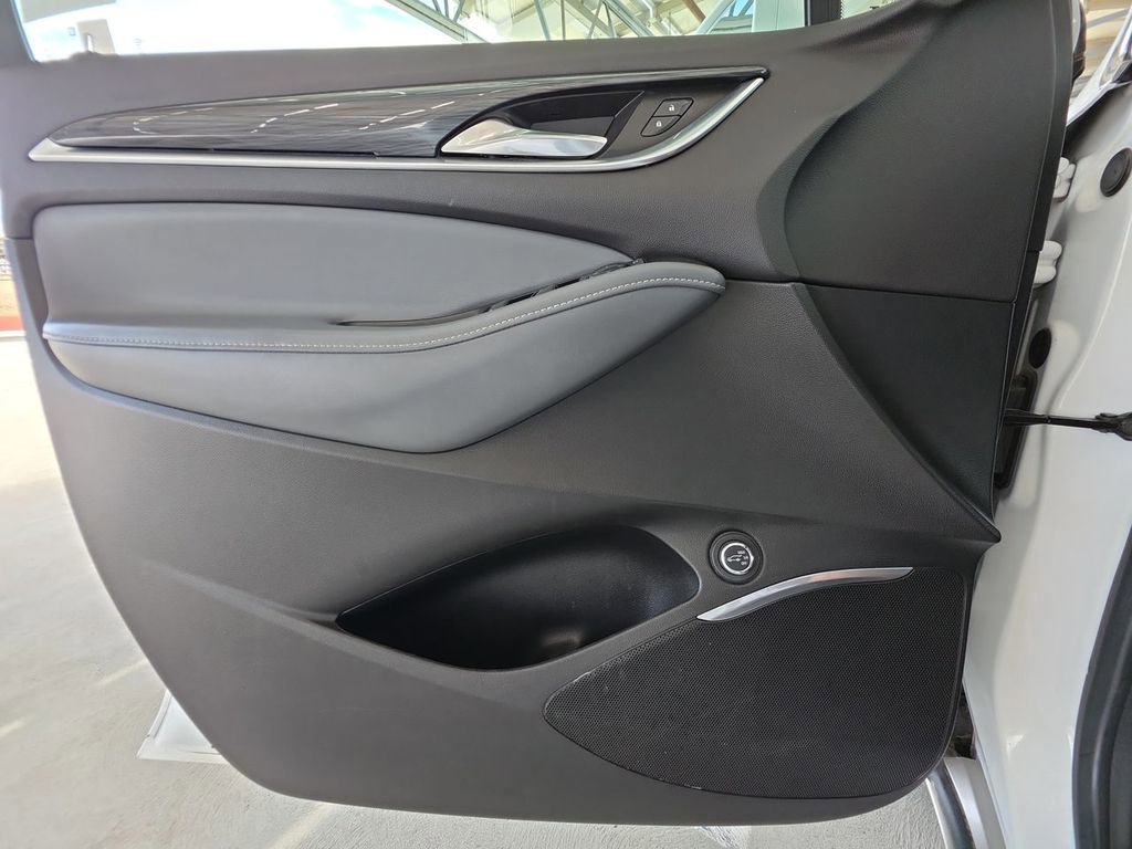 Used 2020 Buick Enclave Essence FWD image 23