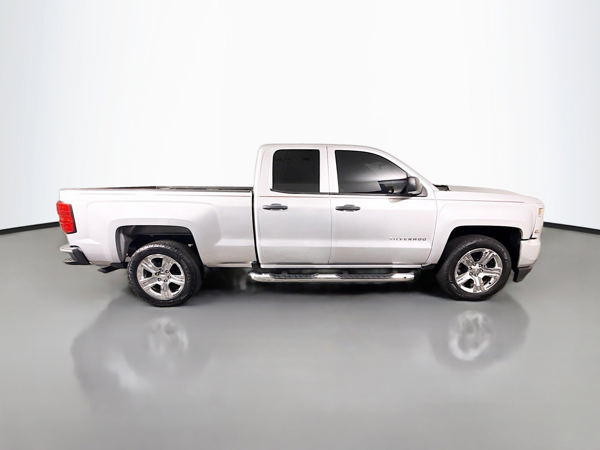 Used 2018 Chevrolet Silverado 1500 Custom w/ Custom Value Package RWD image 11