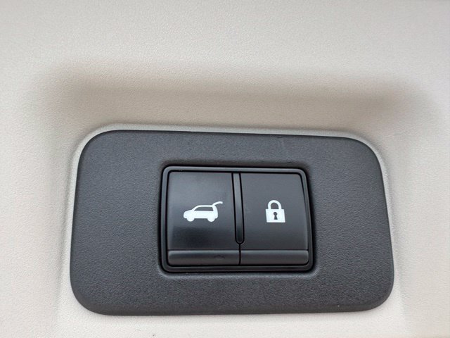 Used 2023 Nissan Ariya AWD image 13