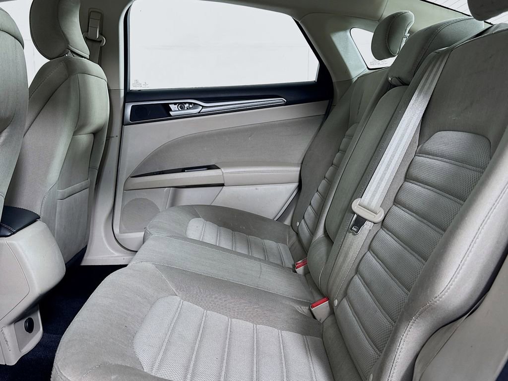 Used 2017 Ford Fusion SE image 11