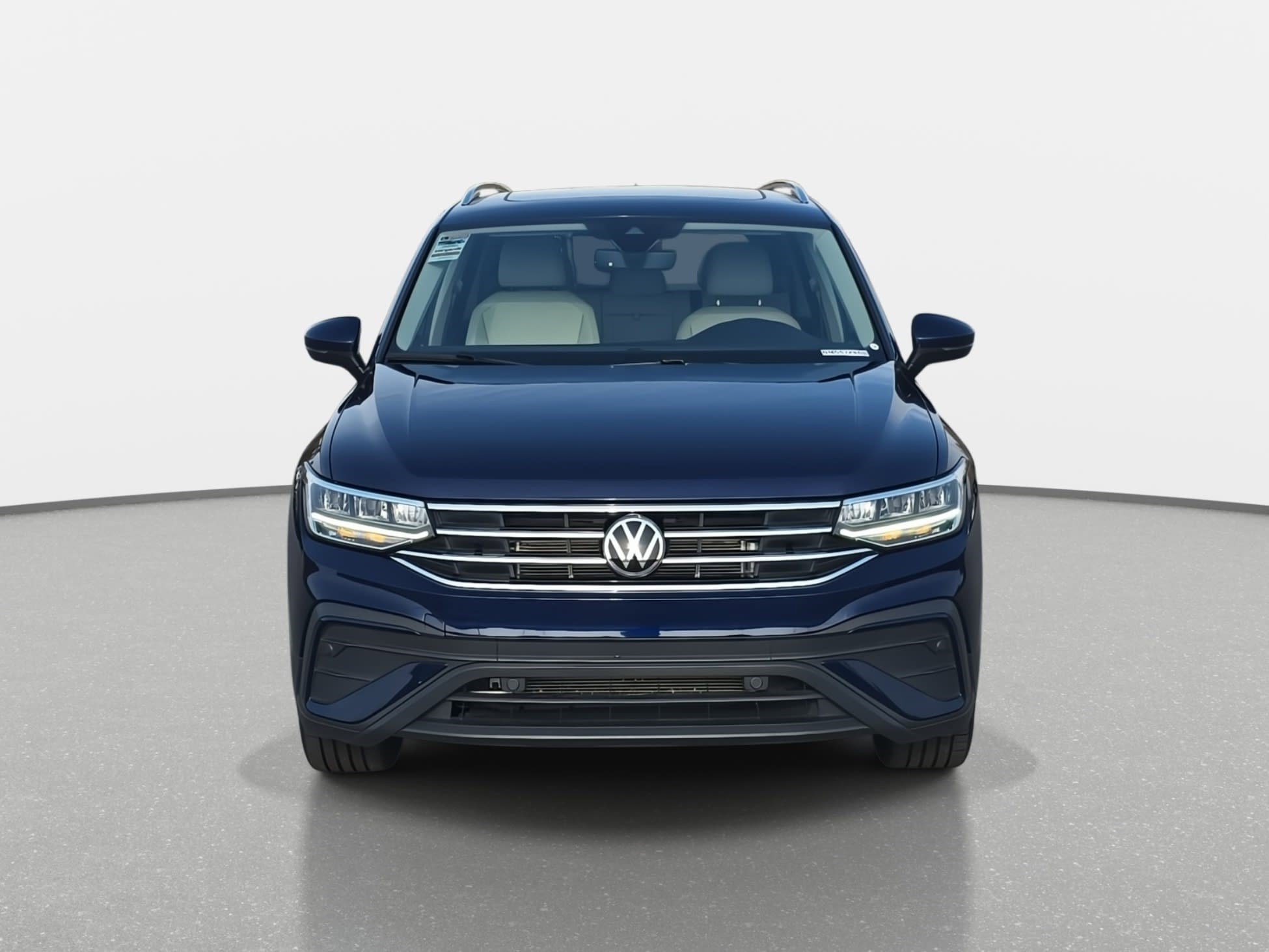 Used 2022 Volkswagen Tiguan SE image 2