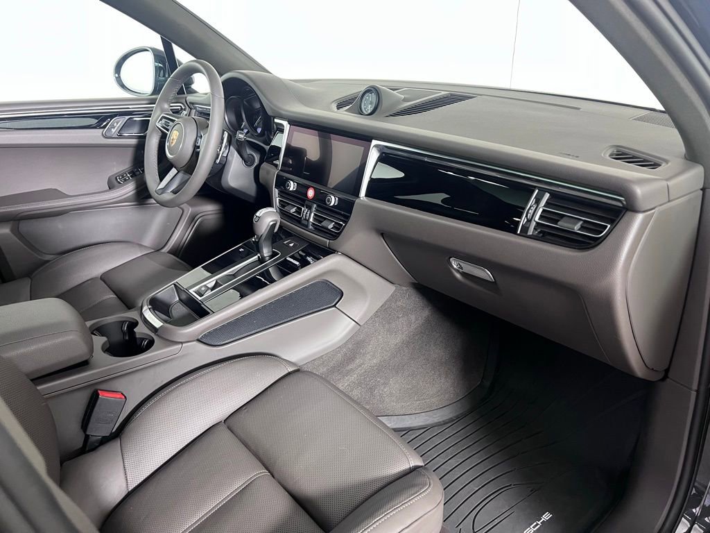 Certified 2025 Porsche Macan image 19
