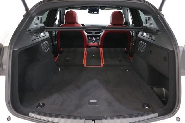 Used 2023 Alfa Romeo Stelvio Veloce AWD/4WD image 31