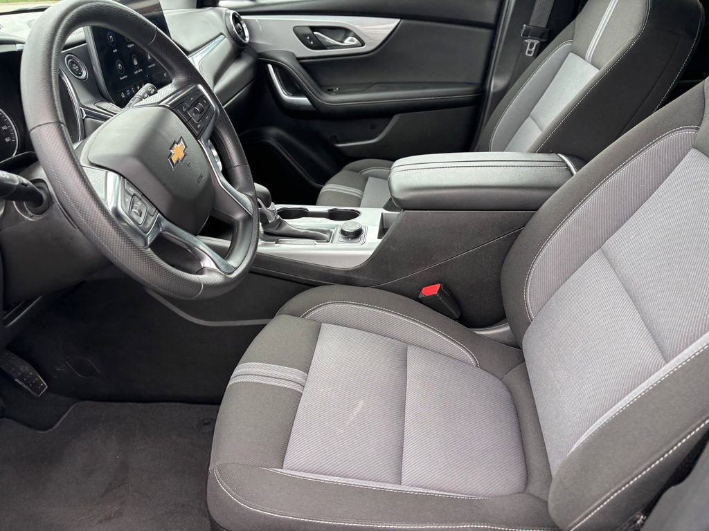 Used 2025 Chevrolet Blazer LT AWD/4WD image 9