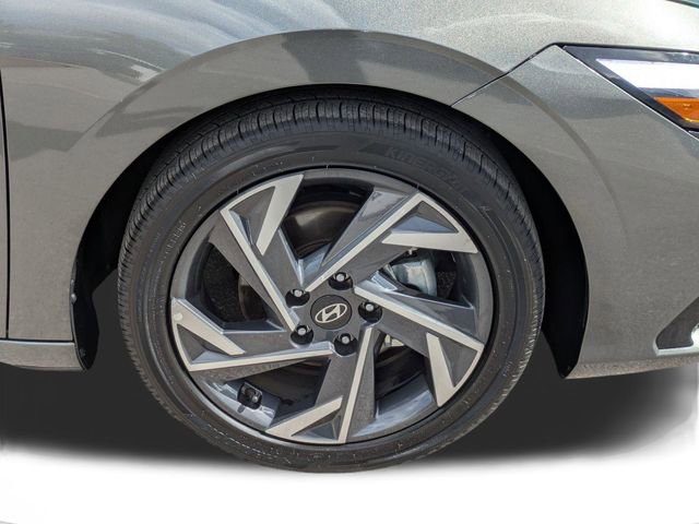 Used 2025 Hyundai Elantra SEL image 11