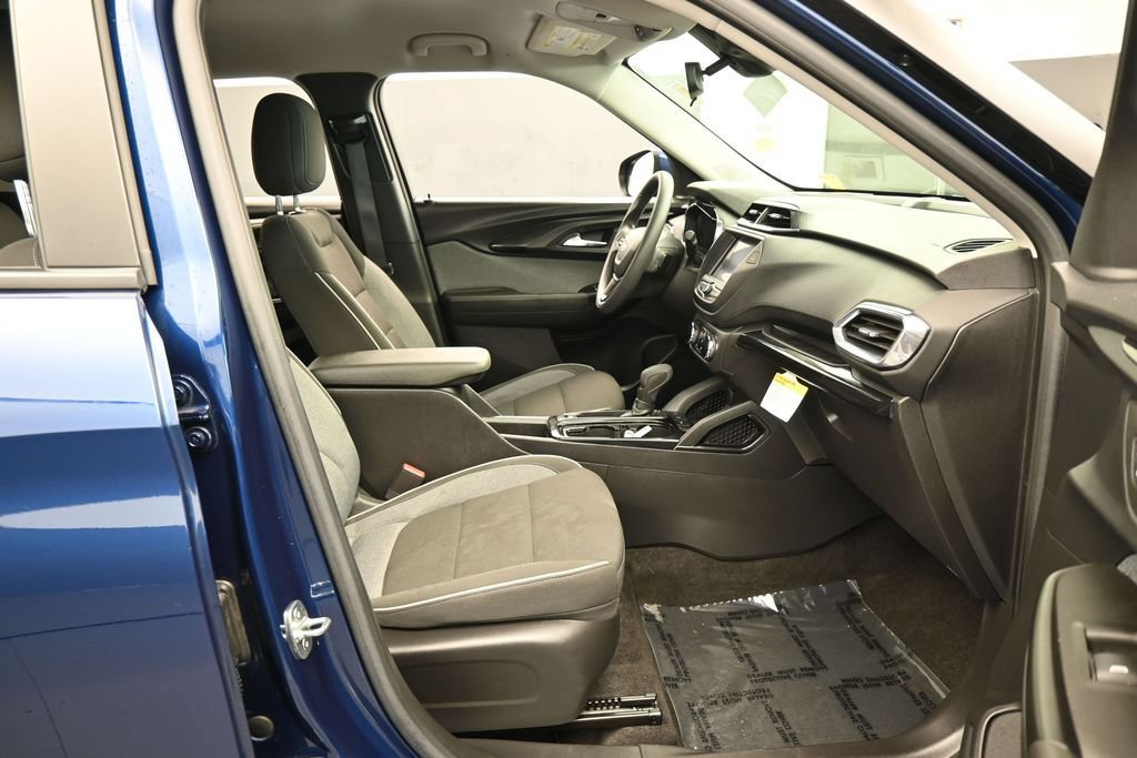 Used 2023 Chevrolet TrailBlazer LT FWD image 39
