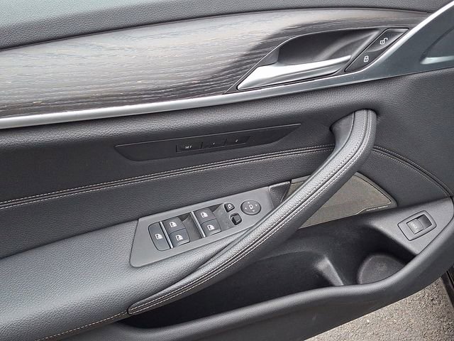 Used 2023 BMW 530i xDrive w/ Premium Package image 12