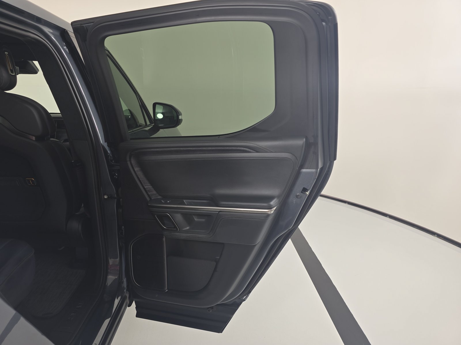 Used 2024 Rivian R1T Adventure Dual AWD/4WD image 19