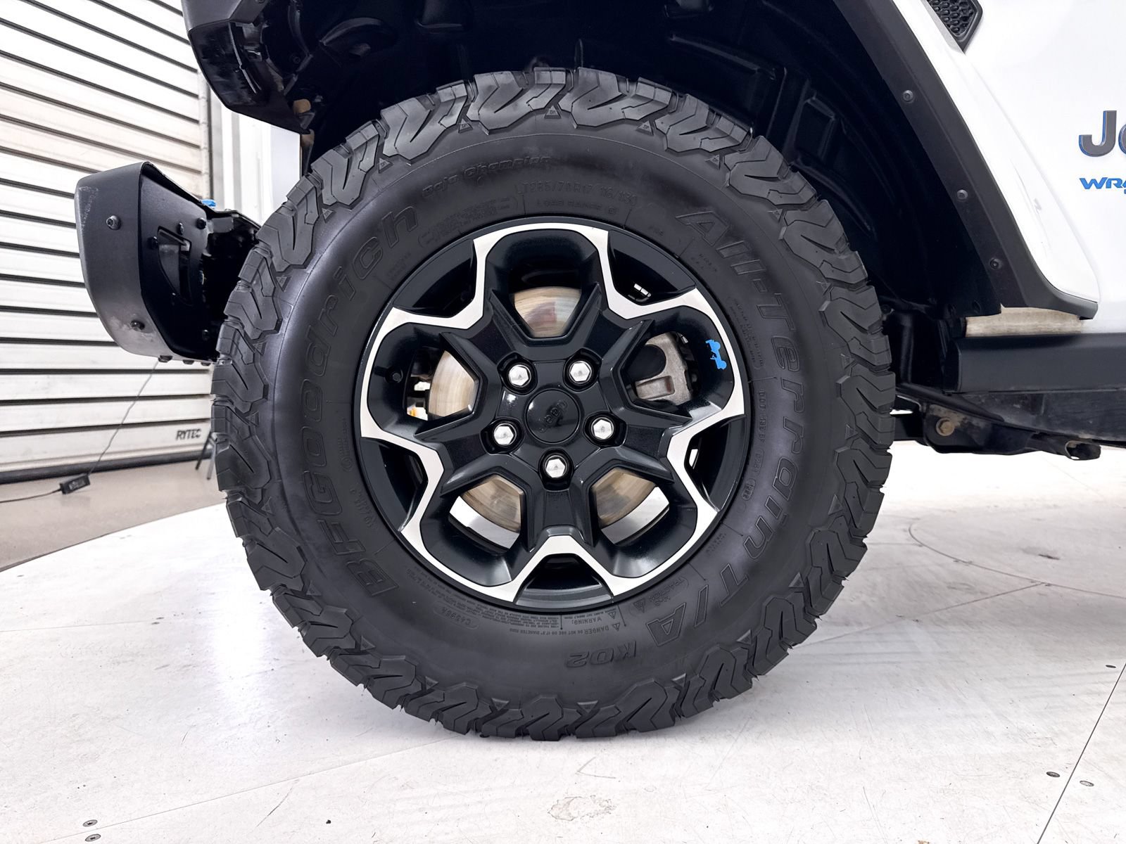 Used 2022 Jeep Wrangler Unlimited Rubicon 4xe w/ Steel Bumper Group AWD/4WD image 17