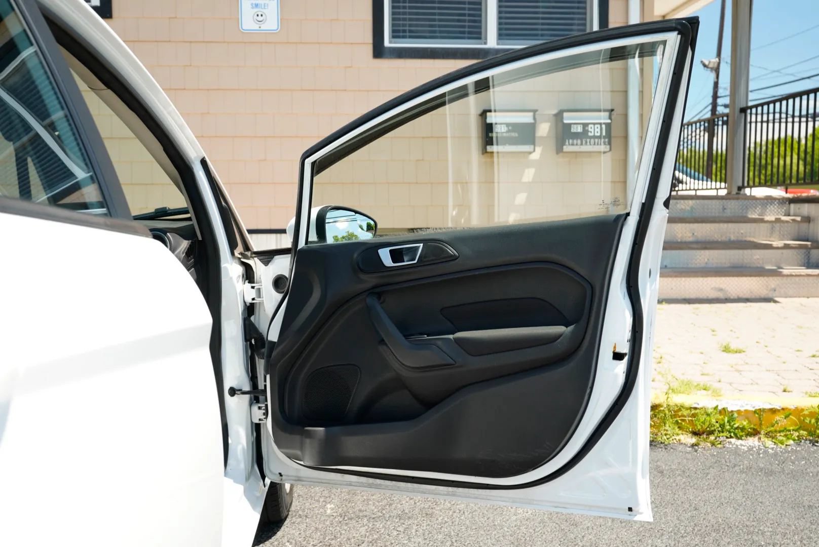 Used 2016 Ford Fiesta SE FWD image 32