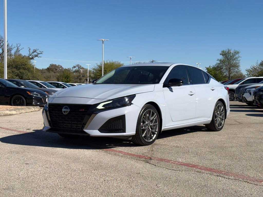 Used 2024 Nissan Altima 2.0 SR image 7