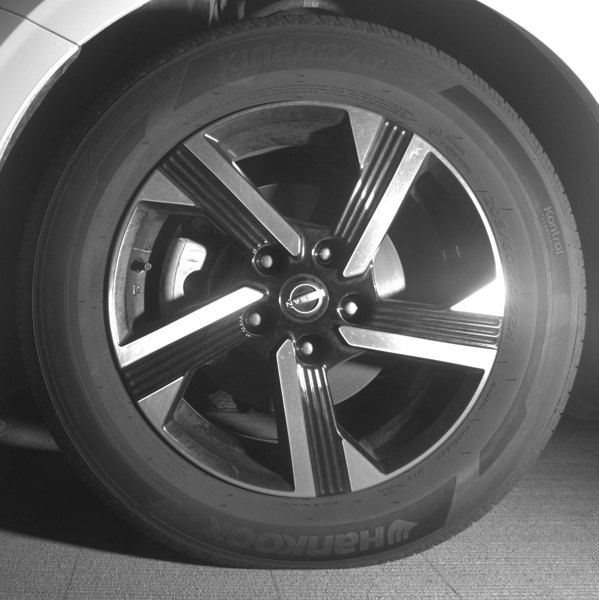 Used 2025 Nissan Sentra SV FWD image 12