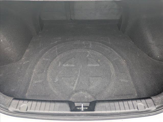 Used 2010 Hyundai Elantra GLS FWD image 6