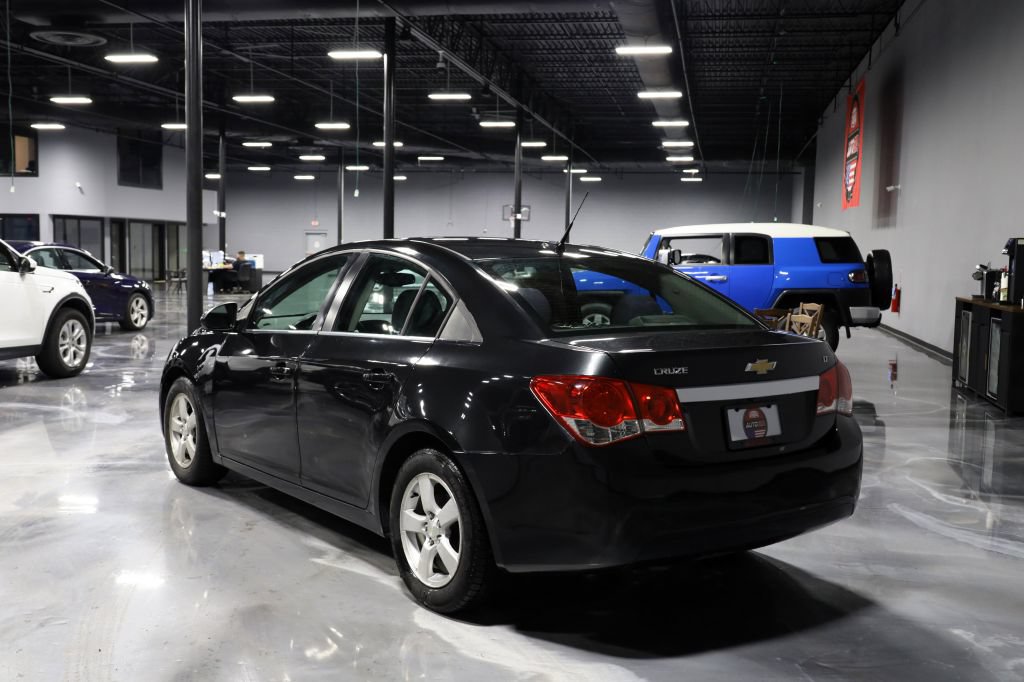 Used 2014 Chevrolet Cruze LT w/ Technology Package FWD image 5