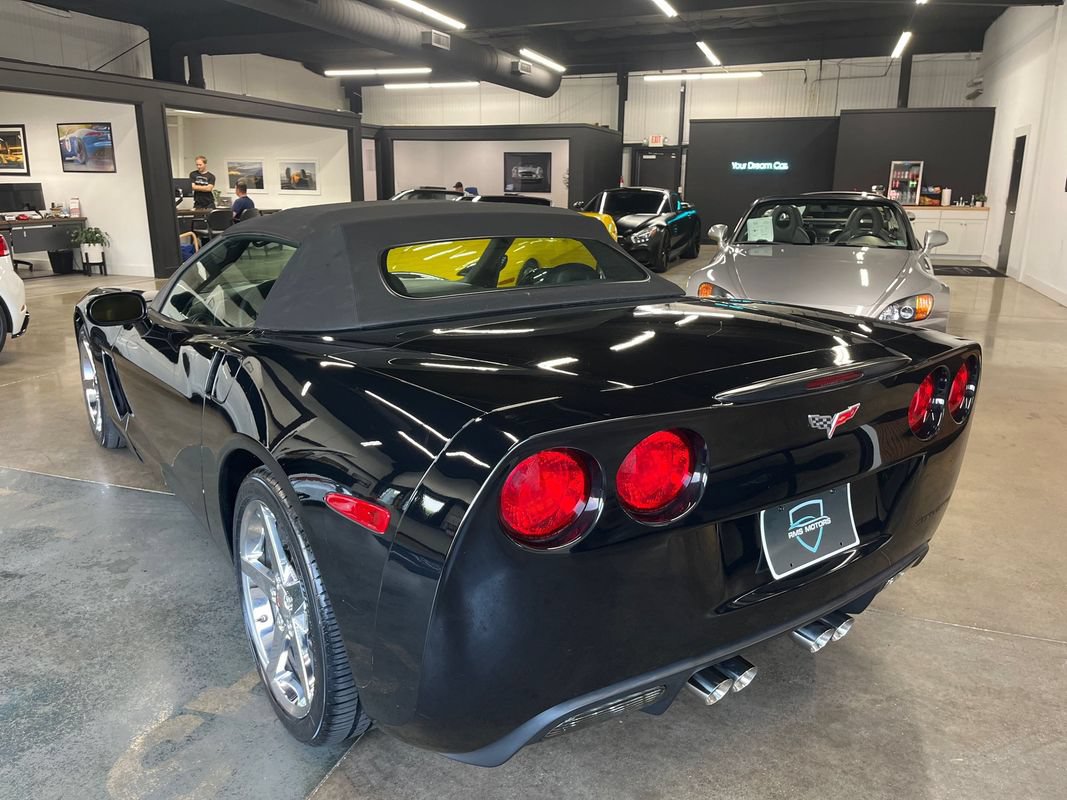 Used 2007 Chevrolet Corvette Coupe w/ Preferred Equipment Group RWD image 11
