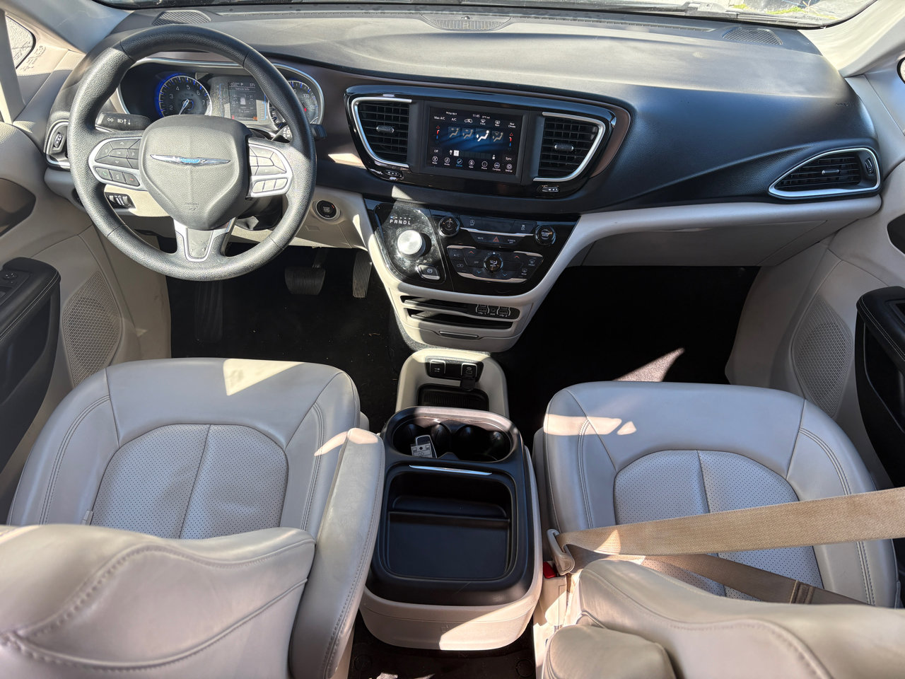 Used 2021 Chrysler Voyager Lxi image 8