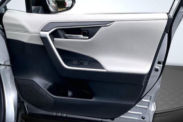 Used 2020 Toyota RAV4 Limited image 28