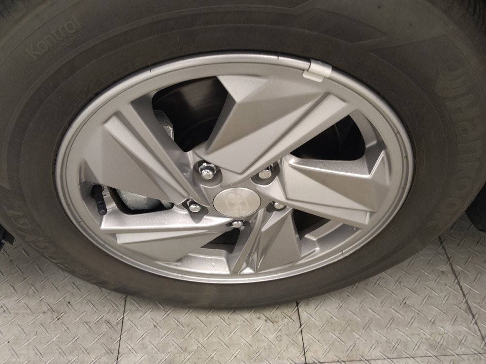 Used 2025 Hyundai Elantra SE FWD image 31