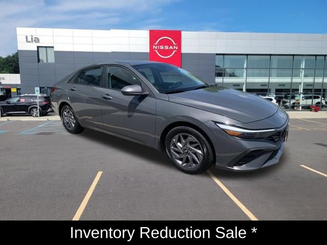 Used 2024 Hyundai Elantra SEL FWD image 8