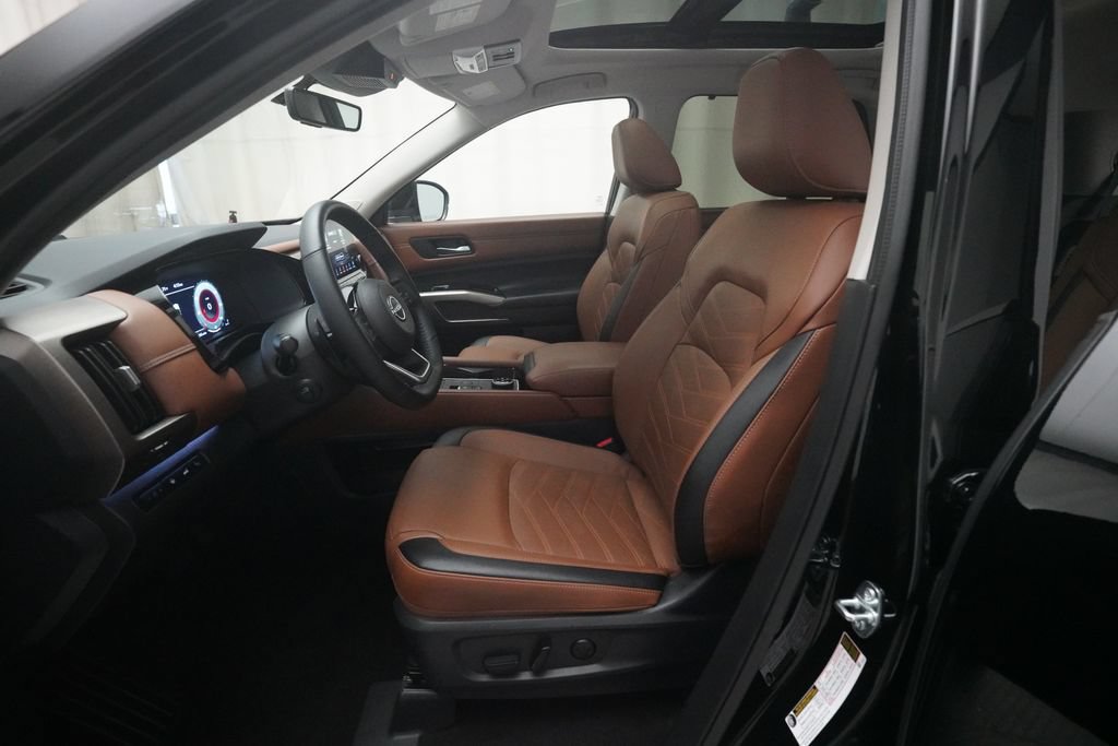 Used 2025 Nissan Pathfinder Platinum AWD/4WD image 7