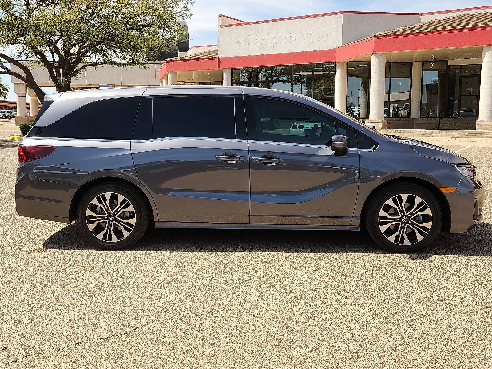 Used 2025 Honda Odyssey Elite image 5