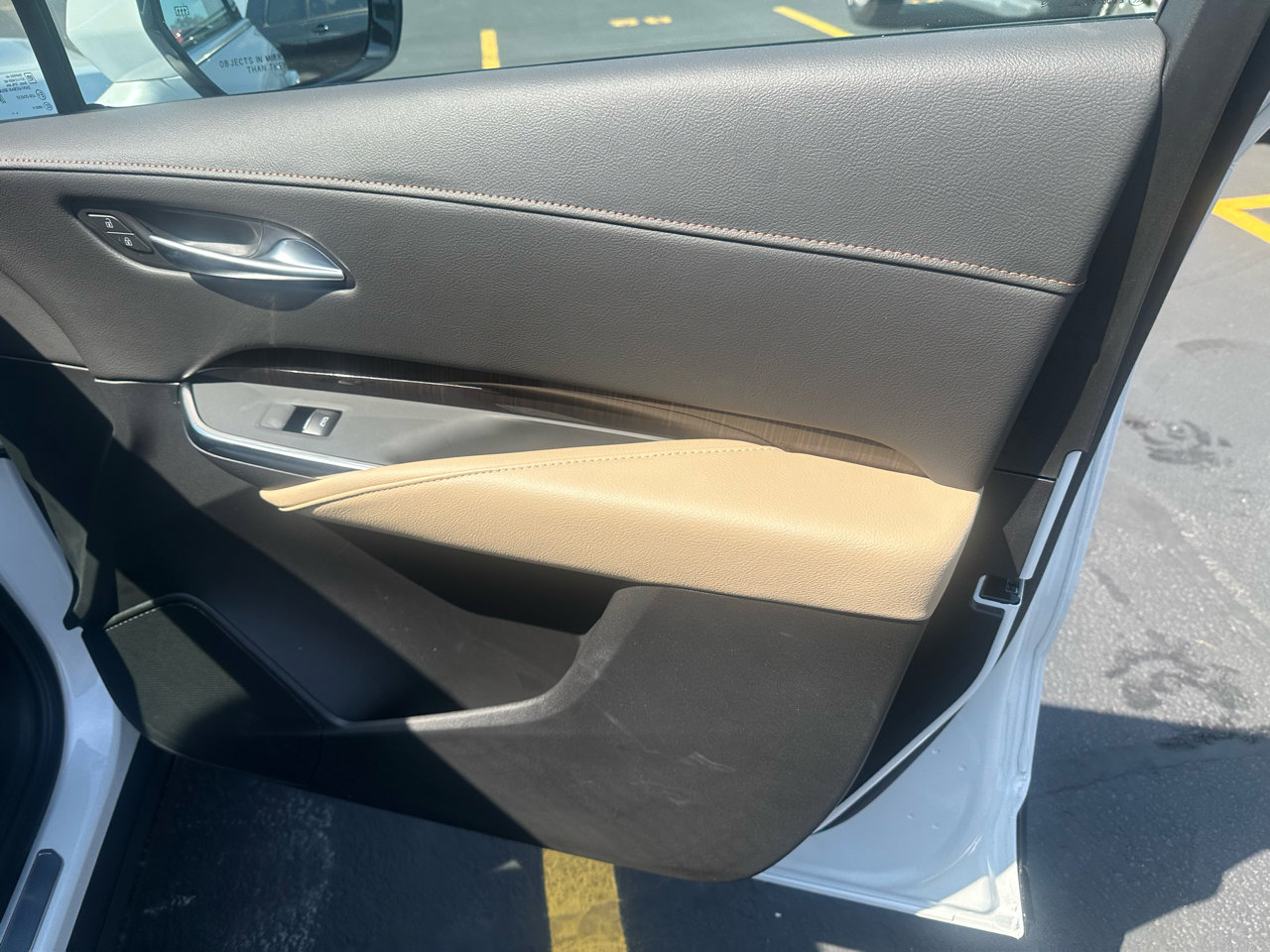 Used 2025 Cadillac XT4 Premium Luxury w/ Technology Package image 15