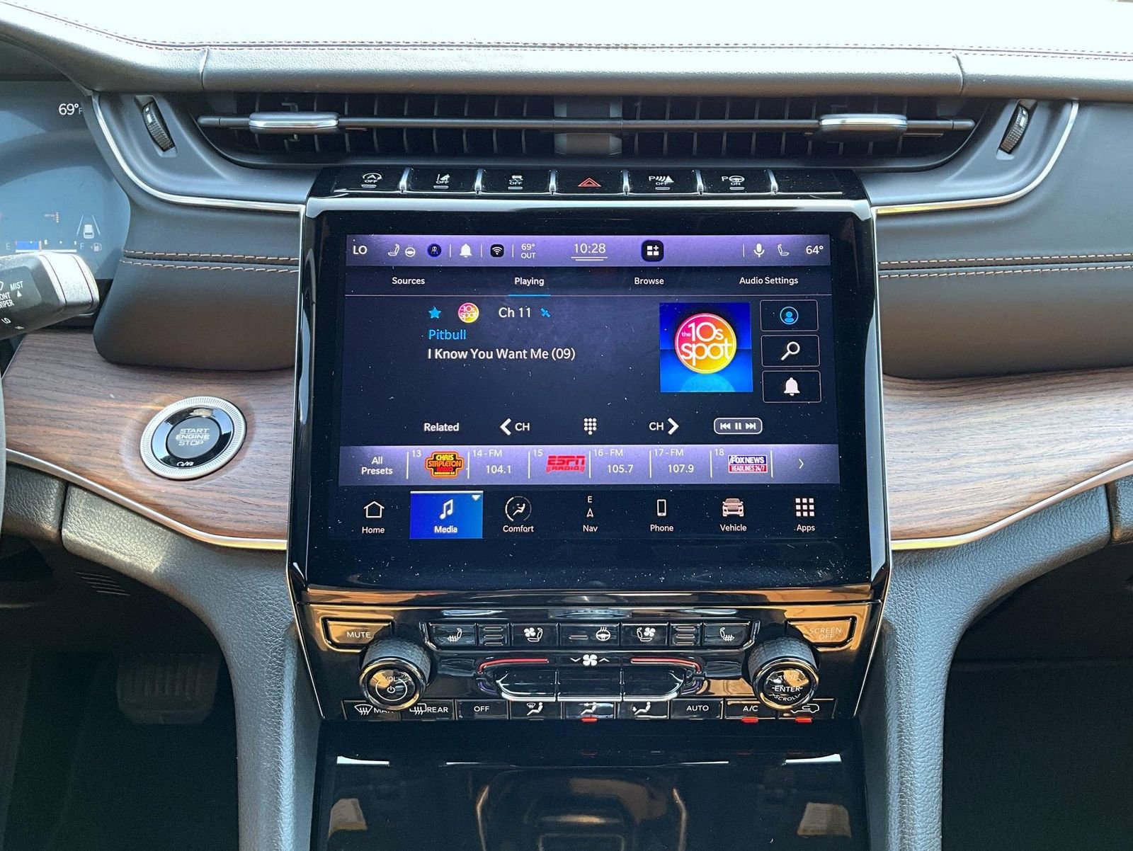 Used 2022 Jeep Grand Cherokee Summit w/ Luxury Tech Group V image 12