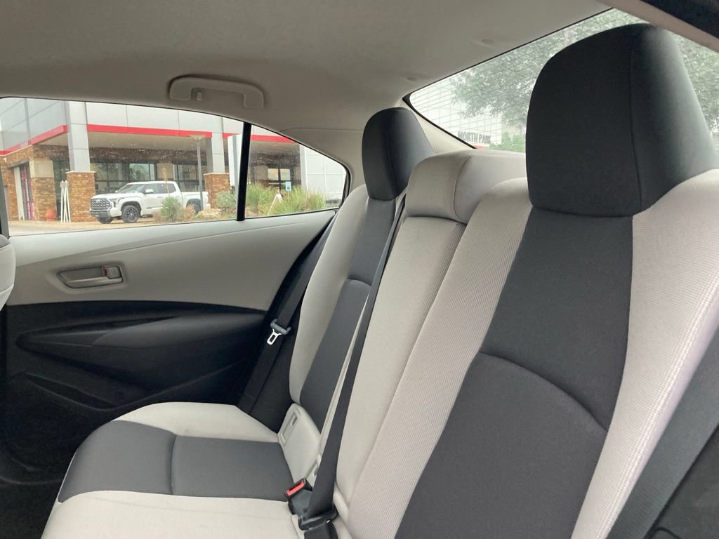 Used 2025 Toyota Corolla LE FWD image 11