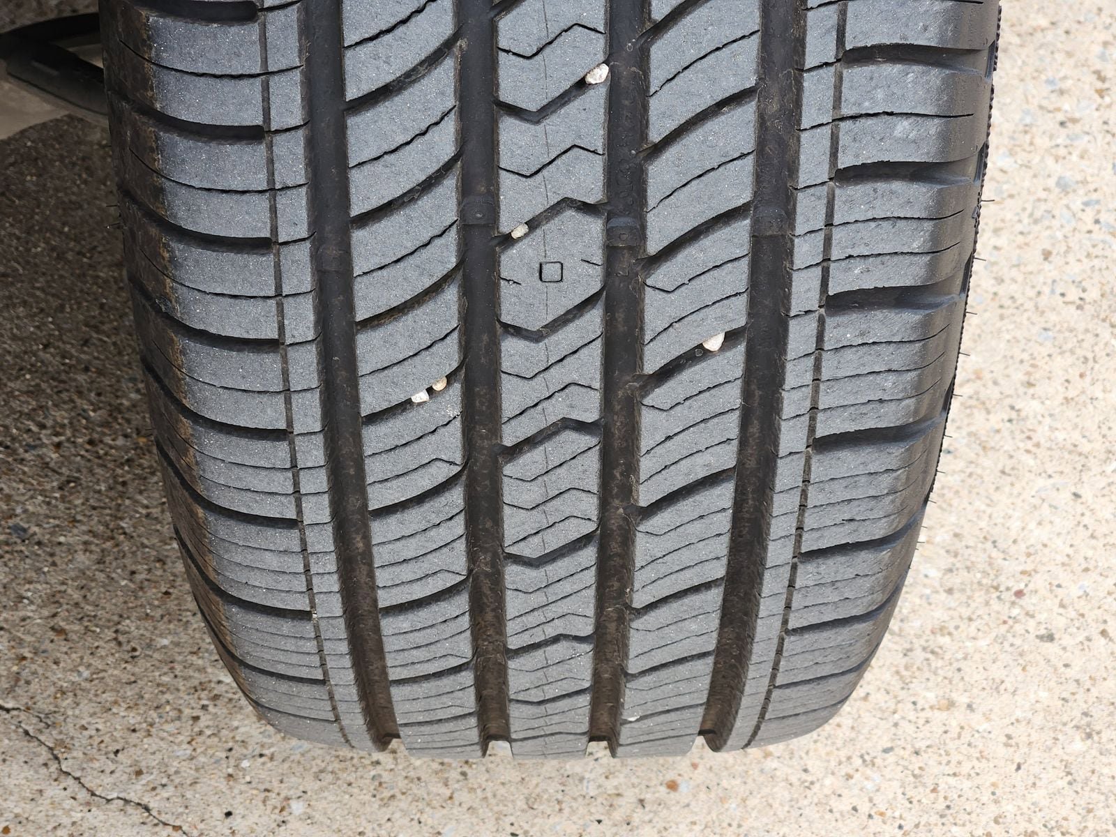Used 2024 Ford Explorer XLT w/ Equipment Group 202A RWD image 21