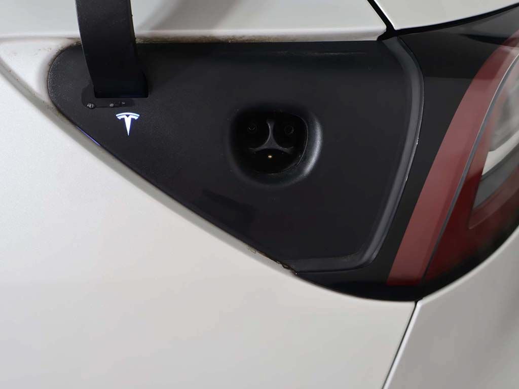 Used 2023 Tesla Model Y Performance AWD/4WD image 17