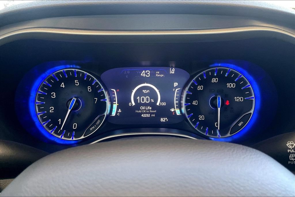 Used 2024 Chrysler Pacifica Touring-L FWD image 19