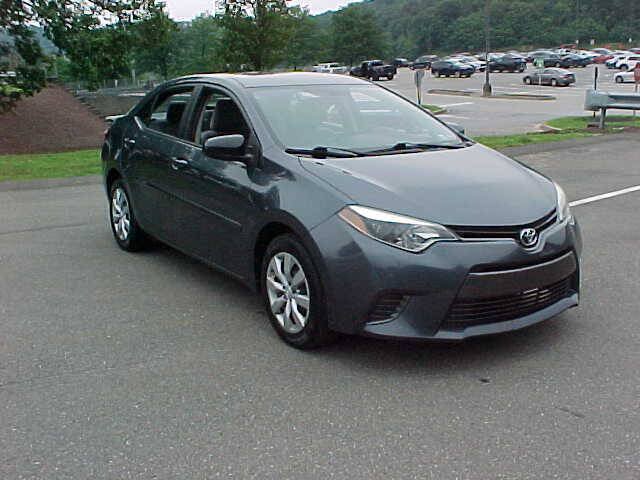 Used 2015 Toyota Corolla LE w/ Body Protection Package #1 FWD image 2