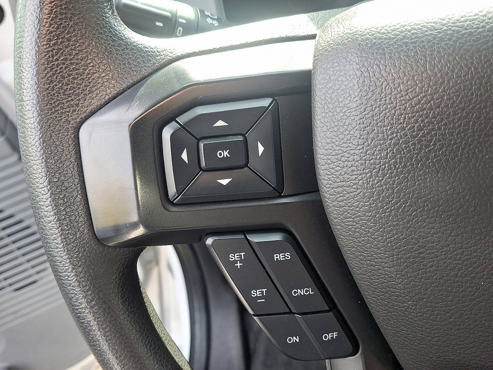 Used 2023 Ford F750 2WD Regular Cab Super Duty image 19