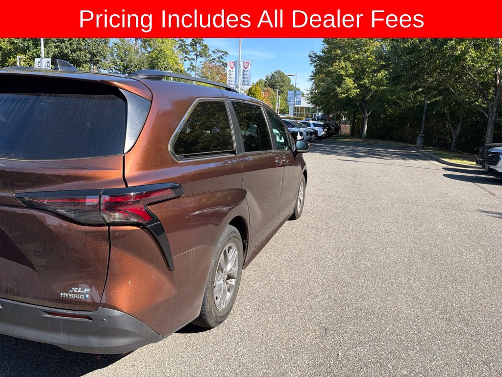 Used 2023 Toyota Sienna XLE FWD image 5