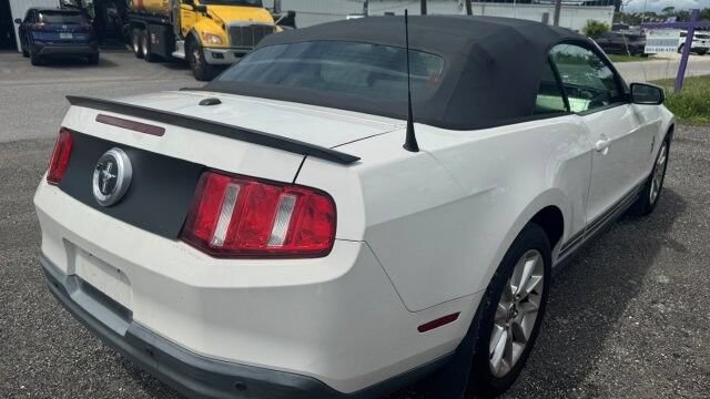 Used 2010 Ford Mustang Premium RWD image 4