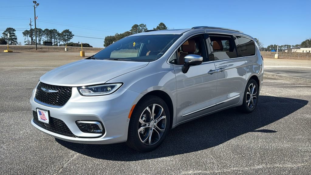 New 2026 Chrysler Pacifica Pinnacle image 4