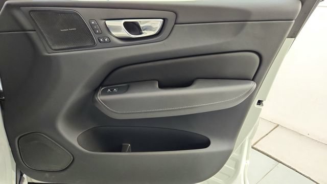 Used 2023 Volvo XC60 B5 Ultimate FWD image 38