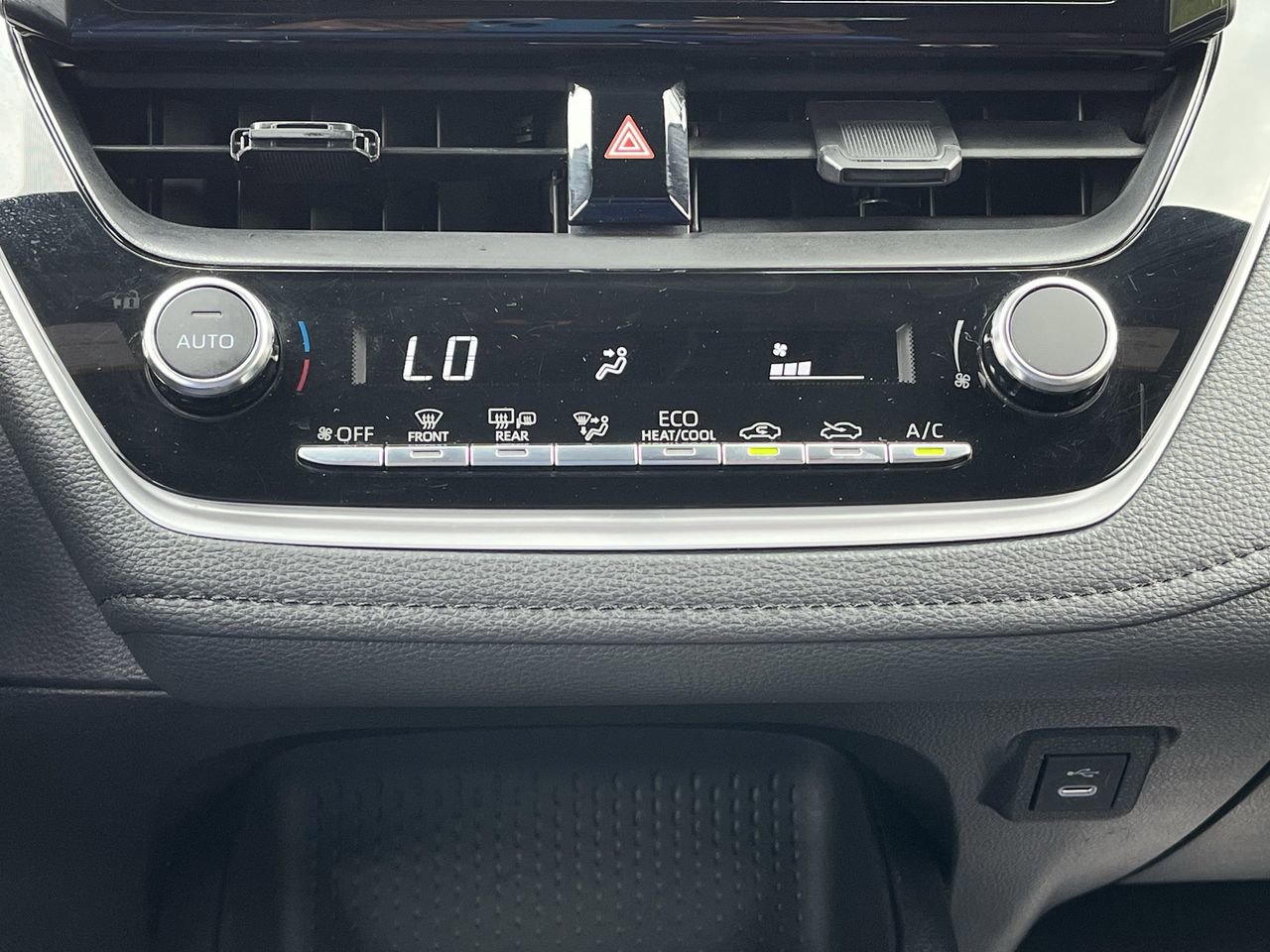 Used 2025 Toyota Corolla SE FWD image 18