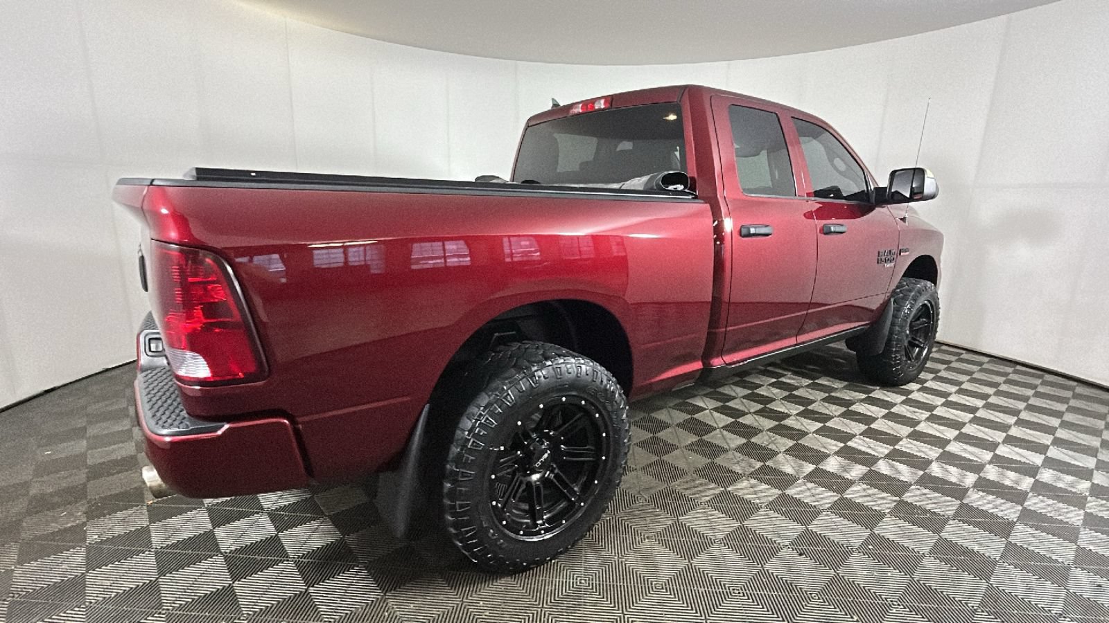 Used 2019 RAM 1500 Express w/ Wheel & Sound Group AWD/4WD image 3