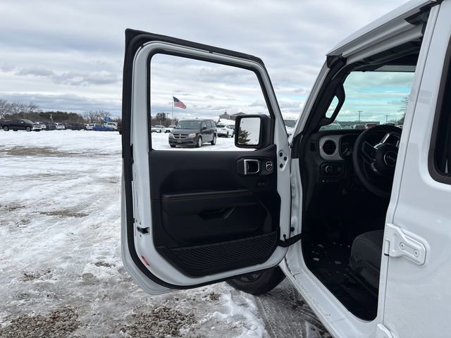 Used 2025 Jeep Wrangler Unlimited Sahara w/ Safety Group image 23