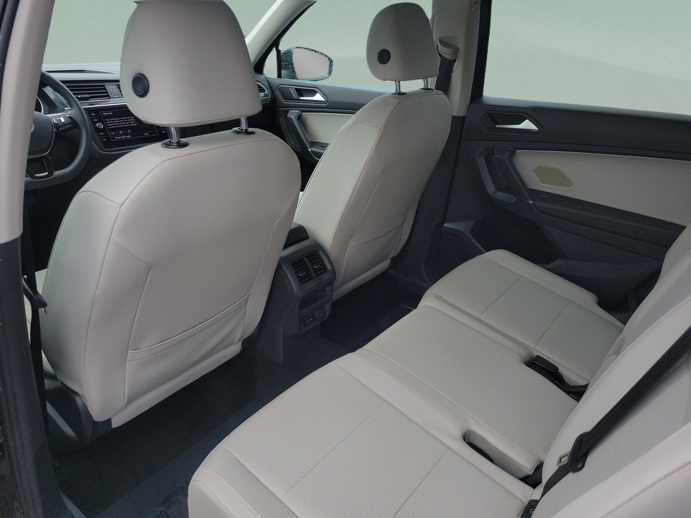Used 2020 Volkswagen Tiguan SE w/ Panoramic Sunroof Package FWD image 9