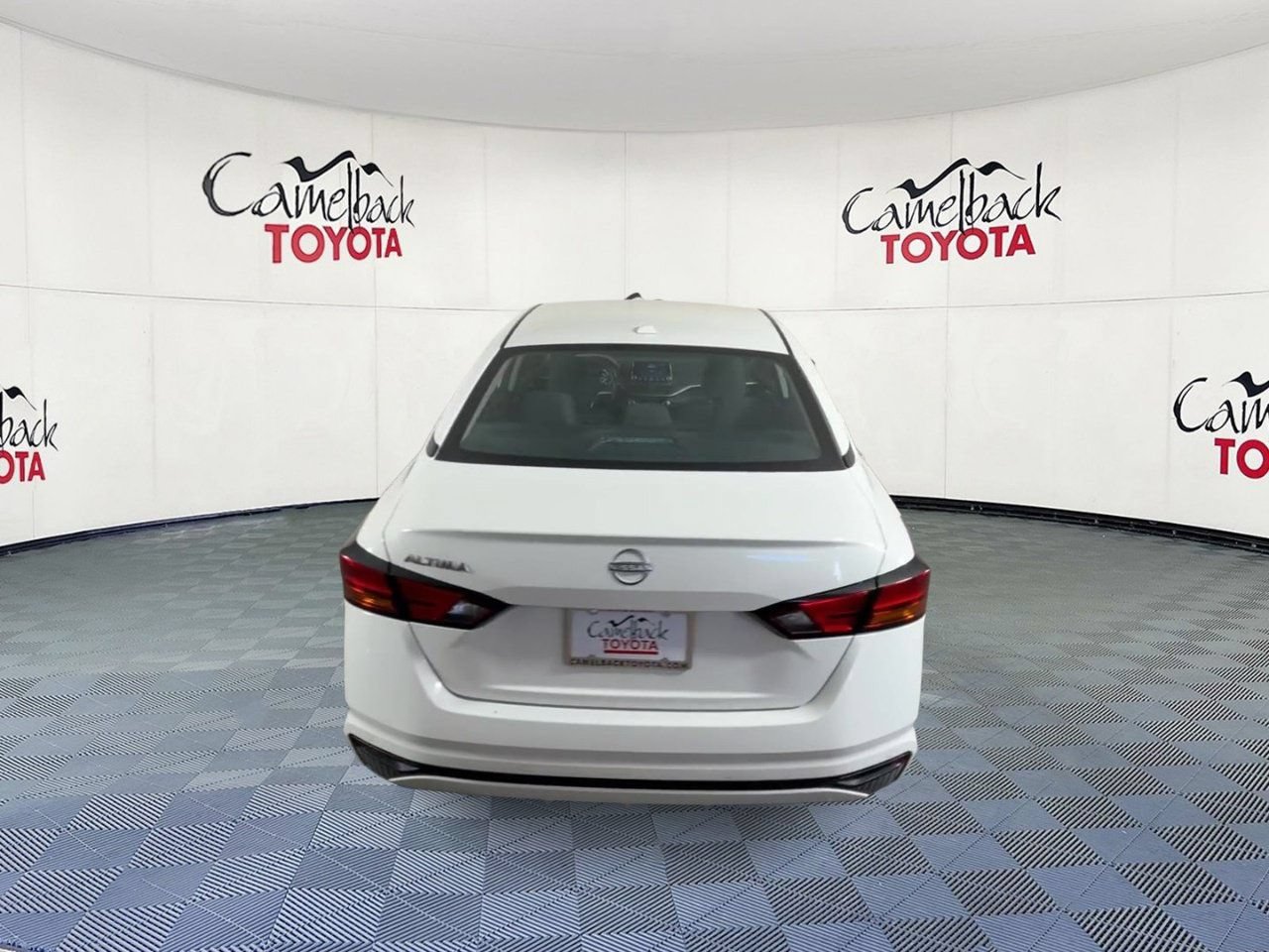Used 2025 Nissan Altima 2.5 SV FWD image 3