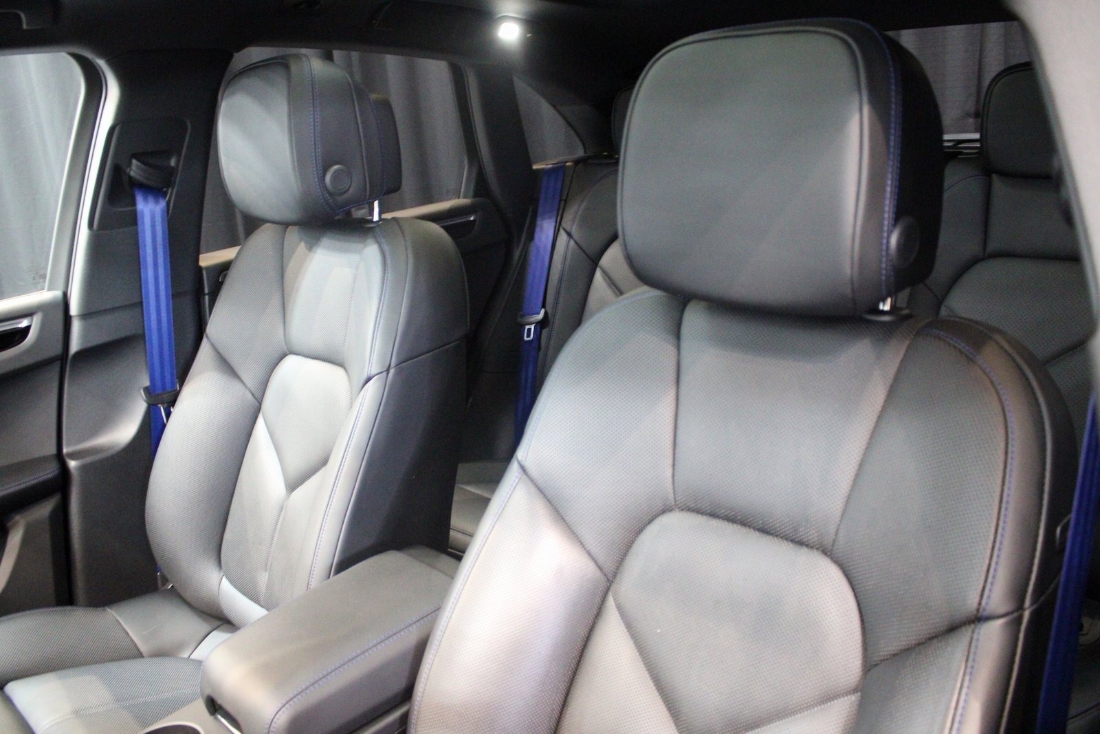 Certified 2024 Porsche Macan image 5