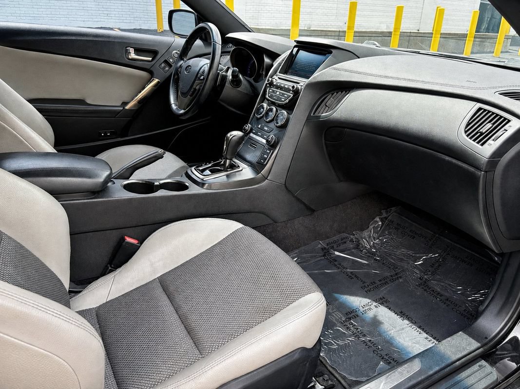 Used 2014 Hyundai Genesis 2.0T RWD image 12