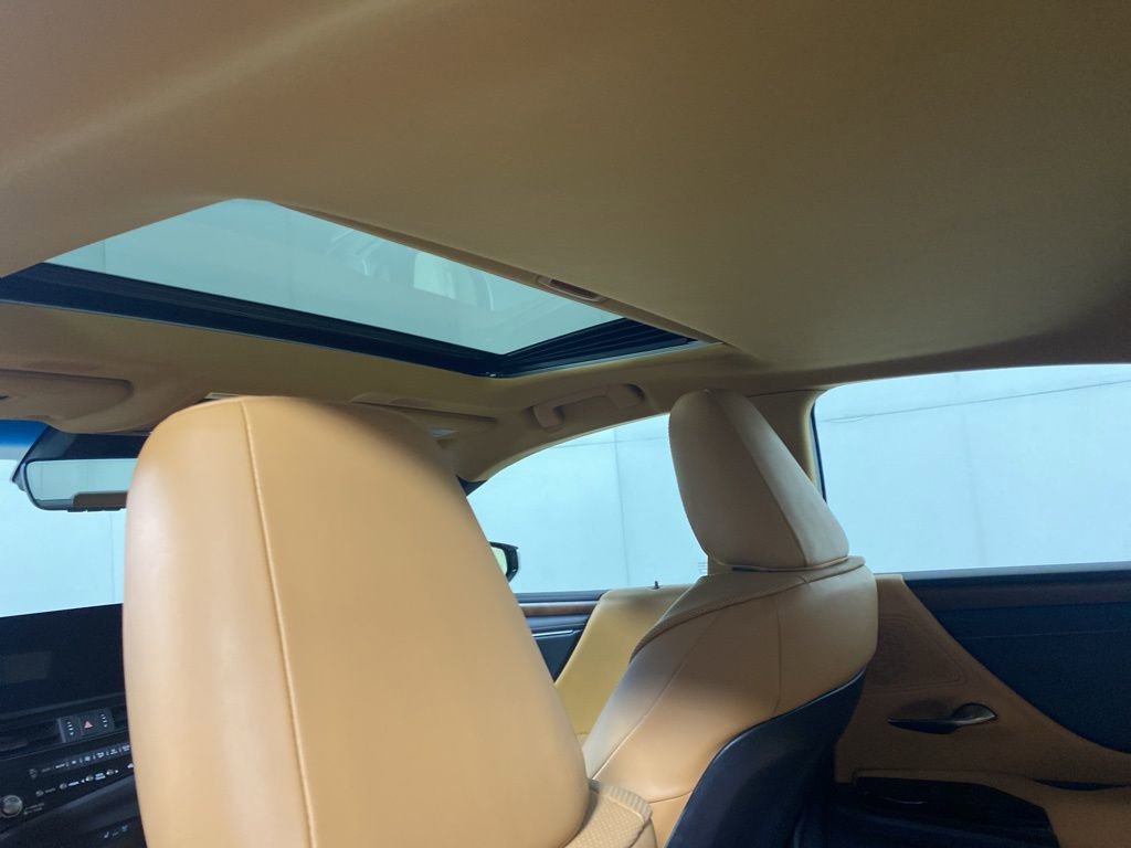 Certified 2023 Lexus ES 300h w/ Premium Package image 14