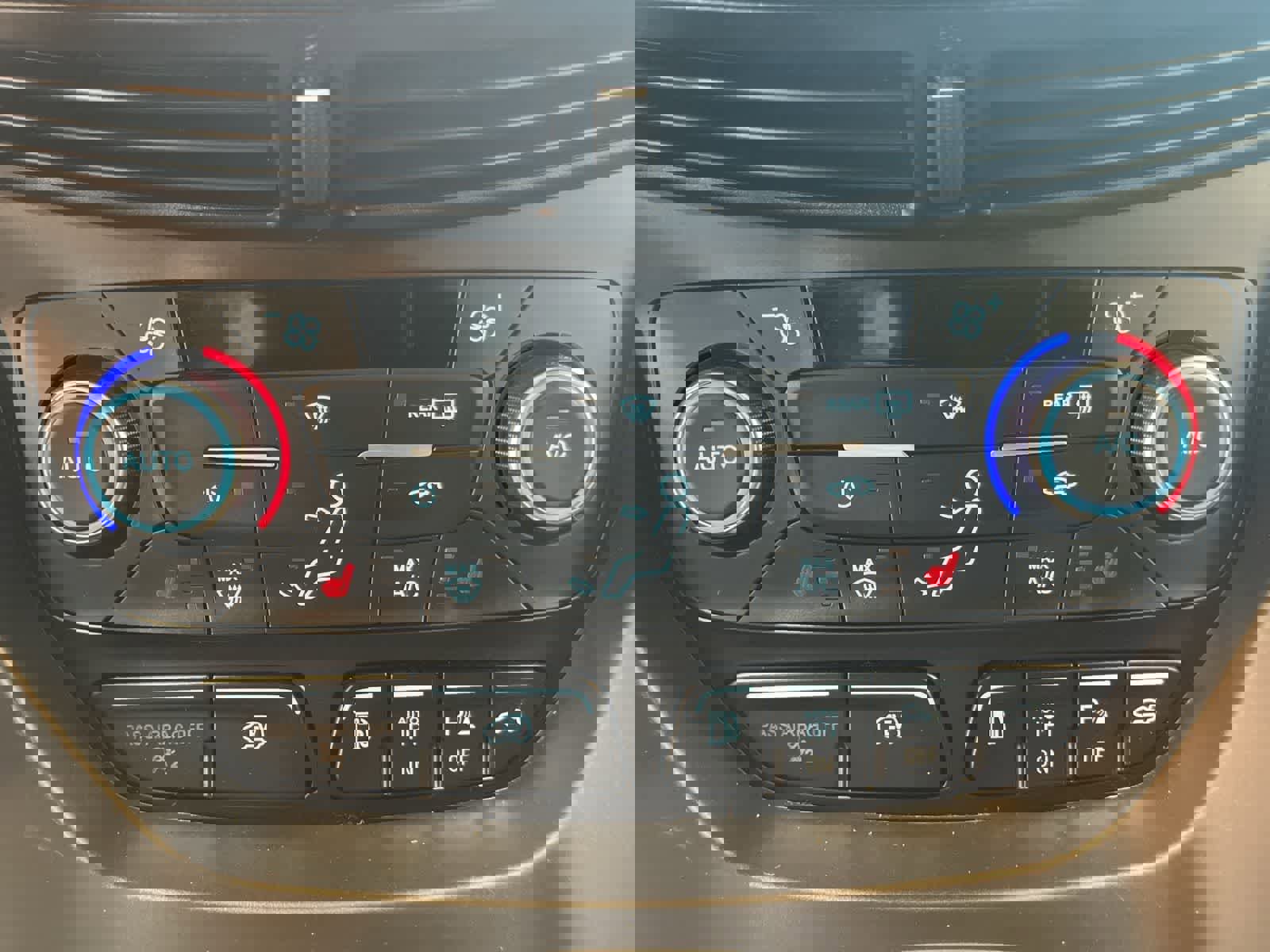 Used 2017 Ford C-MAX Energi Titanium w/ Equipment Group 501A image 20