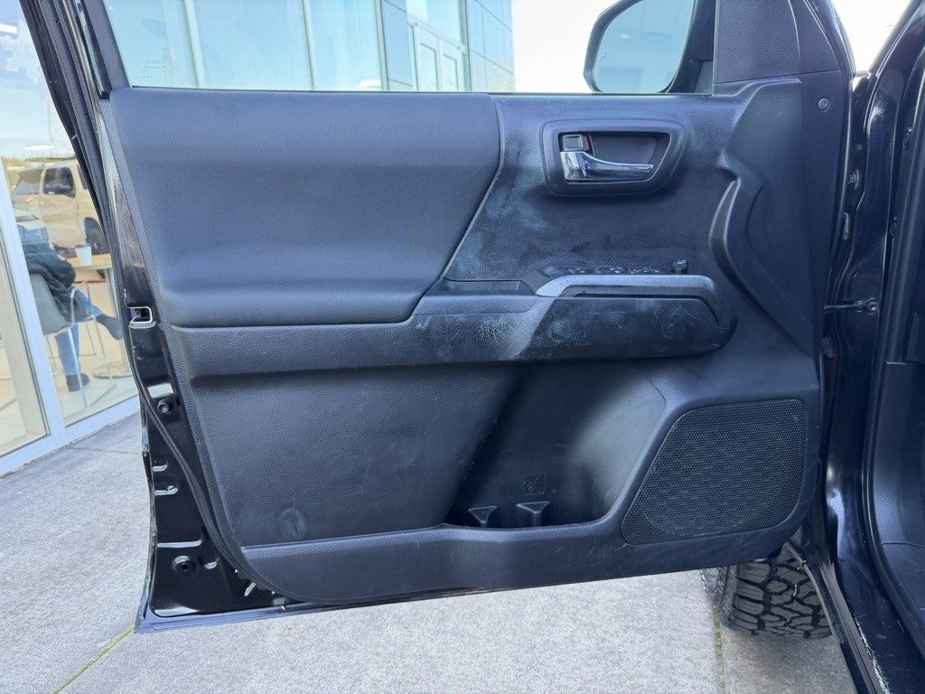 Used 2021 Toyota Tacoma TRD Off-Road w/ Technology Package image 11